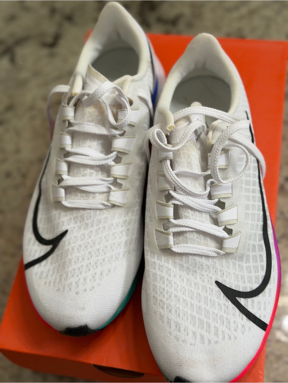 Nike Women’s White Air Zoom Pegasus 37 Running Shoes size 8.5 like new with box - Picture 3 of 6